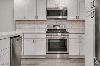 Building Photo - 5231 Dickens Dr
