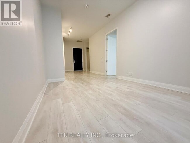 Photo du bâtiment - 33 Frederick Todd Wy