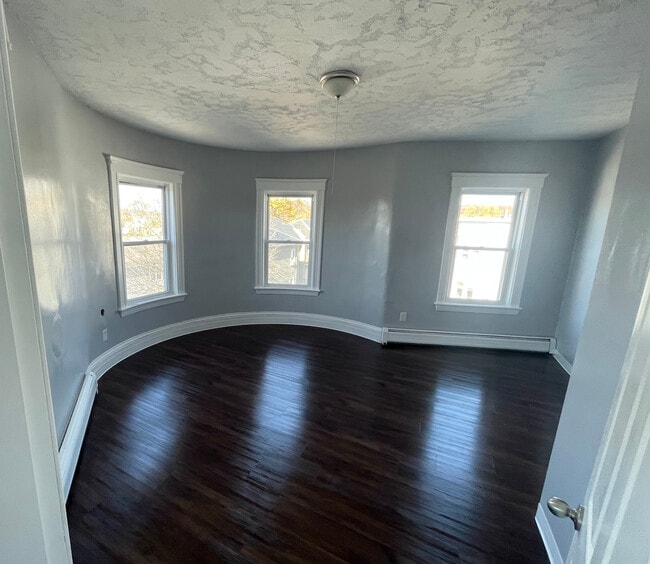 Building Photo - 158 Belmont St