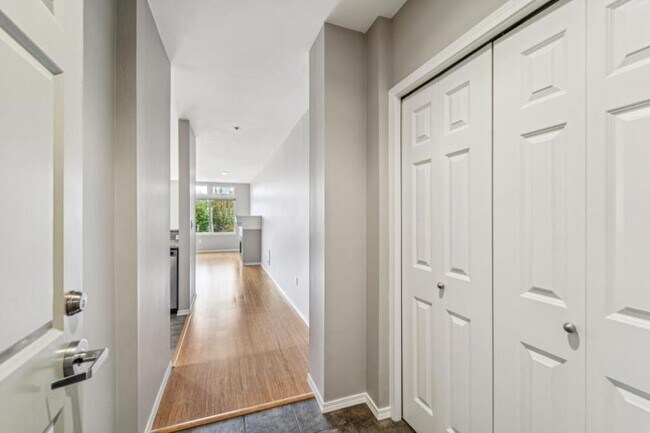 Foto del edificio - 1 bedroom in Seattle WA 98109