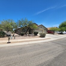Building Photo - 1382 W Via Rio Blanco
