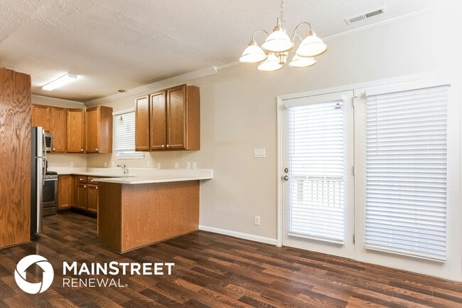 Building Photo - 223 Crestview Dr