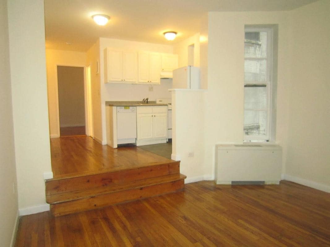 Primary Photo - 143 W 69th St