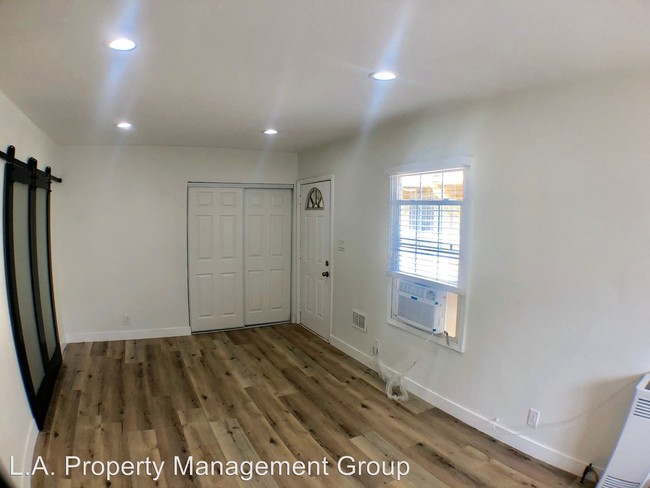 Foto del edificio - 4229 3/4-4224 Monroe St