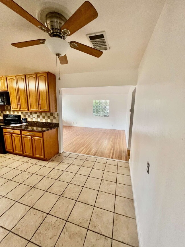 Building Photo - 3/2 In Vacaville!!