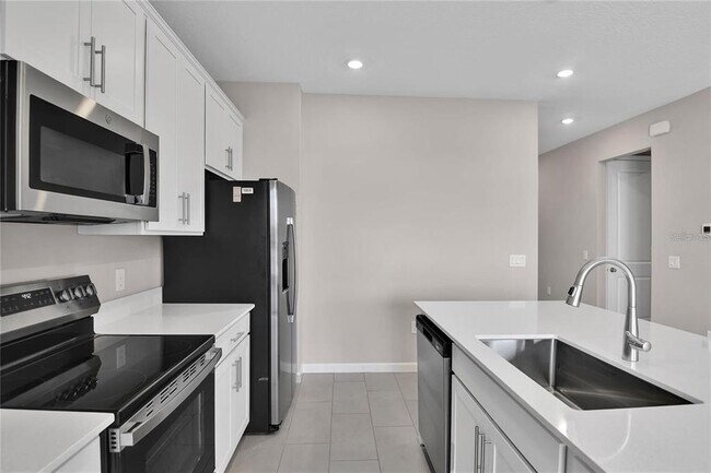 Building Photo - 830 Ballantyne Dr