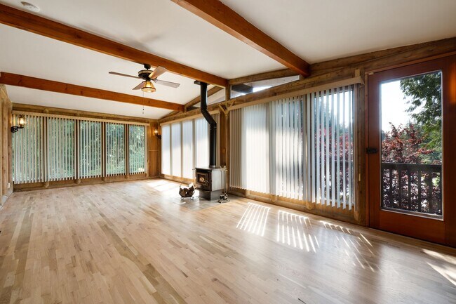 Foto del edificio - Updated Home in Normandy Park