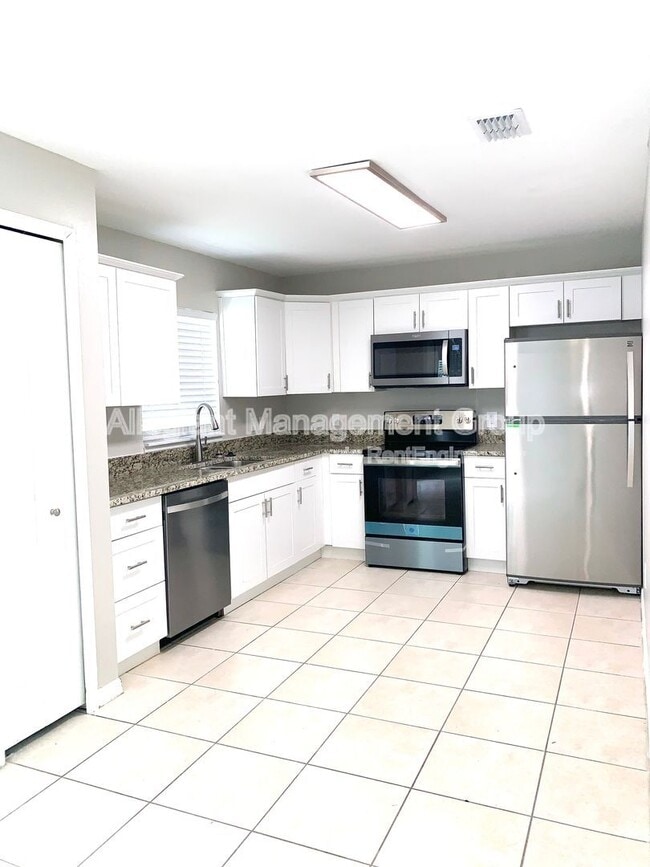 Foto del edificio - 1004 Embrun Ct