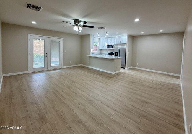 Building Photo - 2532 E Bluefield Ave