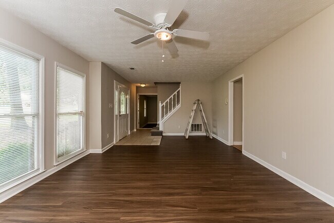 Building Photo - 2015 Lullwater Cir