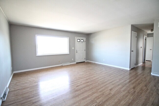 Building Photo - 913 Hawthorne Dr