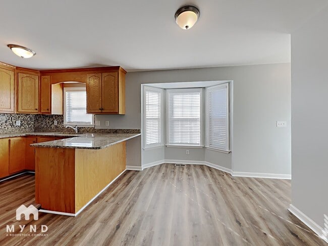 Foto del edificio - 560 Sunray Dr