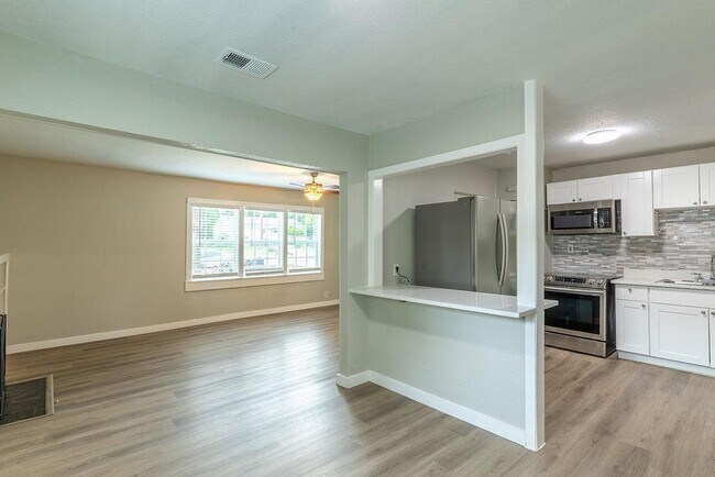 Foto del edificio - 6633 Racine Dr