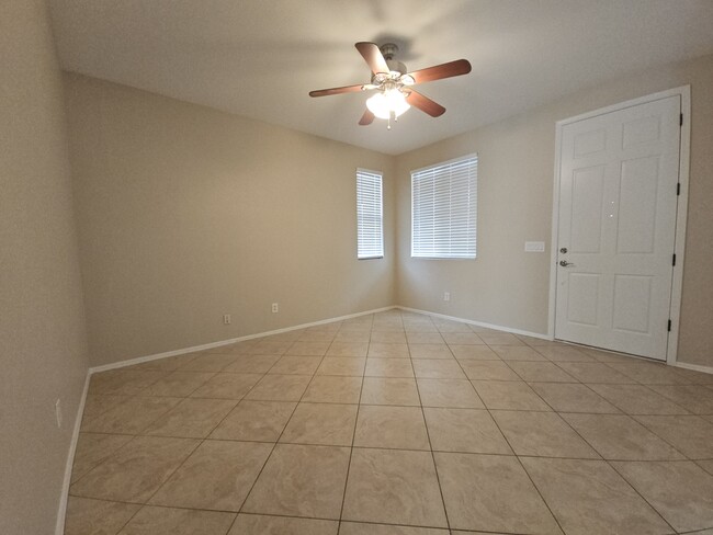 Foto del edificio - 3631 E Warbler Rd
