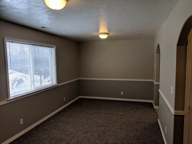 Foto del edificio - DARLING 2 Bed 1 Bath Apartment in Sugar Ci...