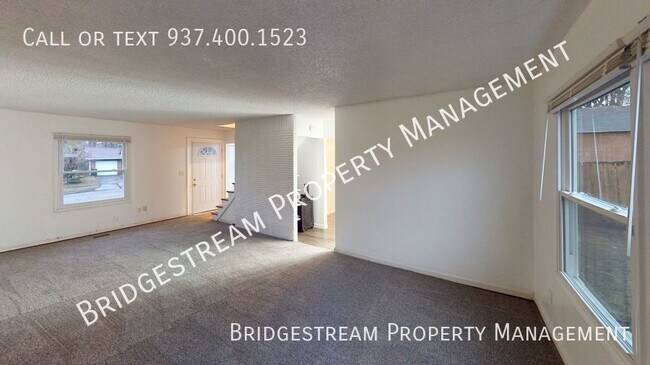Building Photo - Nice 4 bedroom, 1.5 bath home with 2 car a...
