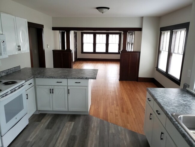 Foto del edificio - 406 Evergreen St