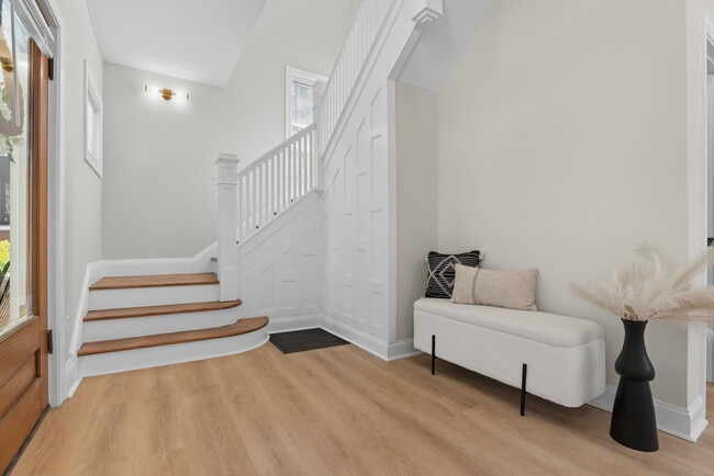 Building Photo - 136 S Spencer Ave