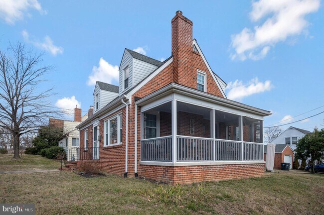 Building Photo - 1503 Stafford Ave
