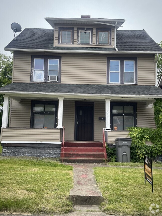 Building Photo - 733 Crandall Ave