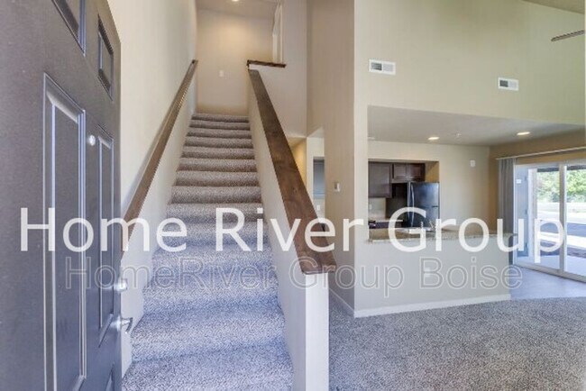 Foto del edificio - 100 S Locust Grove Rd