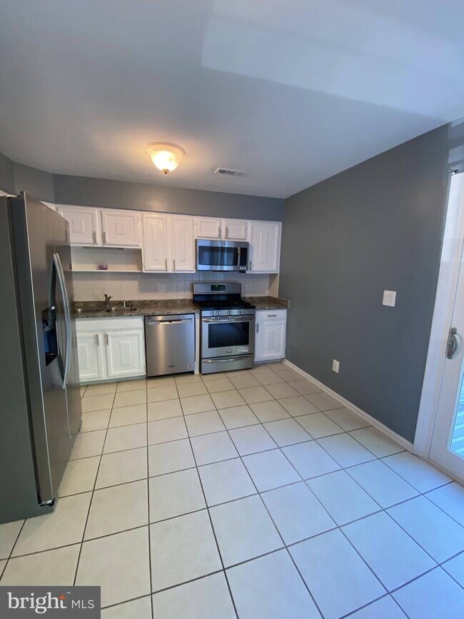 Building Photo - 6065 Trident Ln