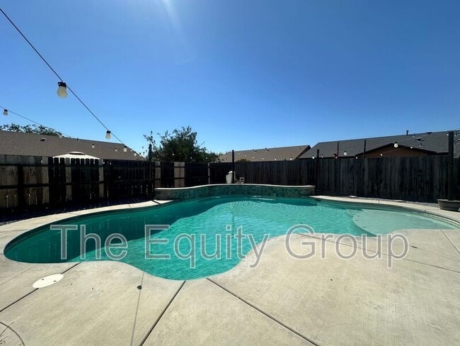 Building Photo - 1253 S Monterey Ave