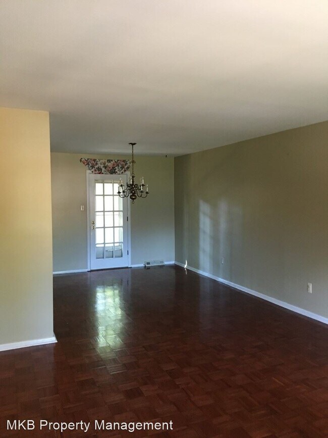 4 br, 2 bath House 3630 Grandin Road House Rental in Cave Spring