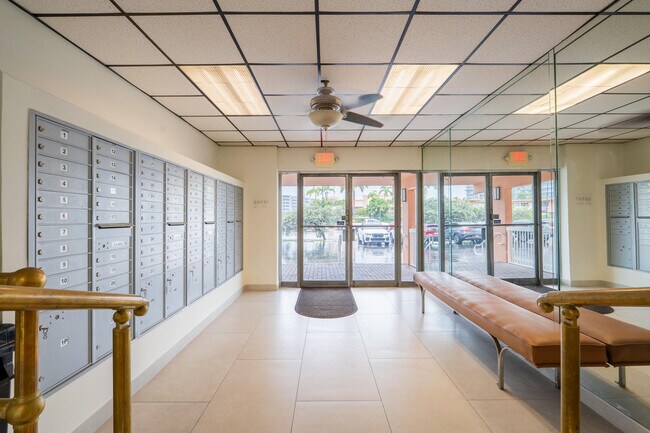 Building Photo - 2200 E Hallandale Beach Blvd