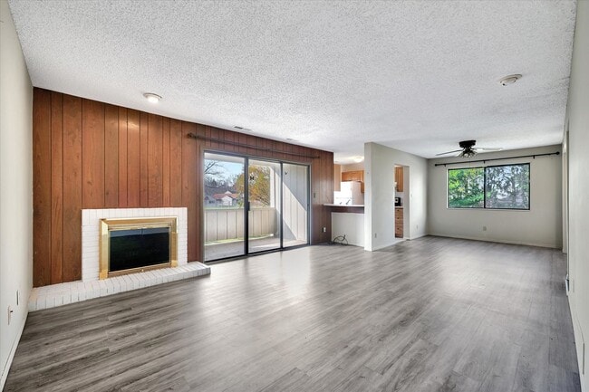 Foto del edificio - 2 bedroom, 2 bath condo - Available April 2026