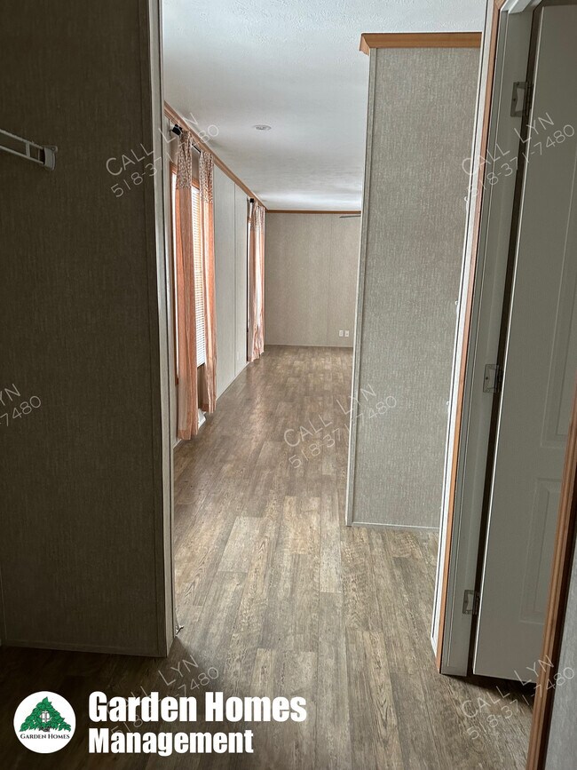 Building Photo - 6 Fern Ln