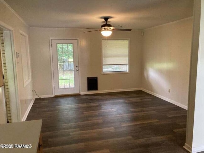 Building Photo - 1537 E Pont Des Mouton Rd