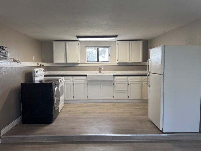 Building Photo - 9441 Maple Dr NE