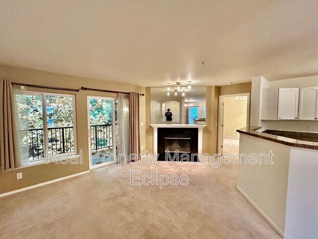 Foto del edificio - 5000 NW Village Park Dr