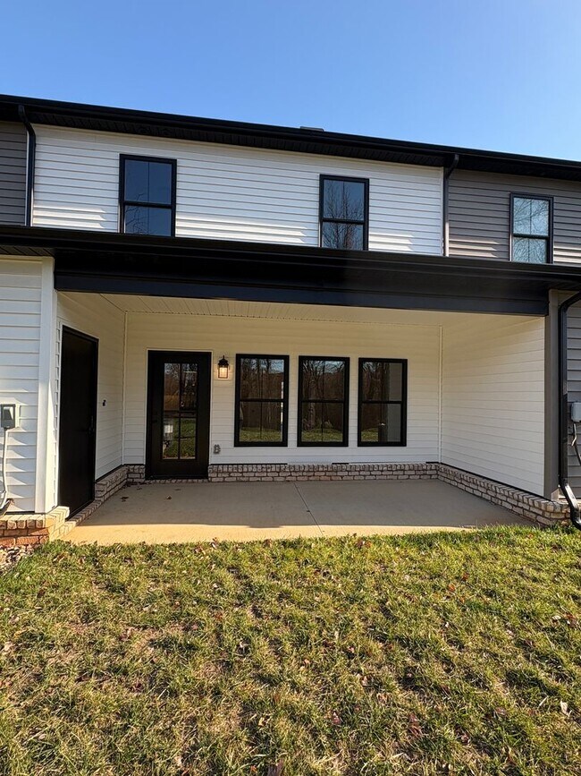 Foto del edificio - Beautiful new townhouse with garage! First month is free!