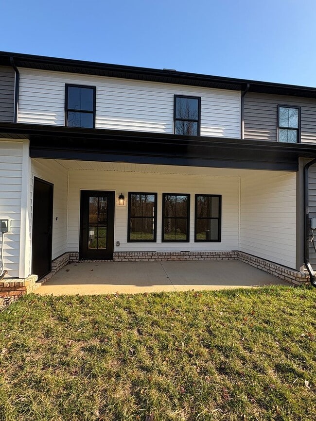 Photo - Beautiful new townhouse with garage! First...