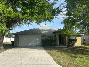 Building Photo - 11 Inconnu Dr