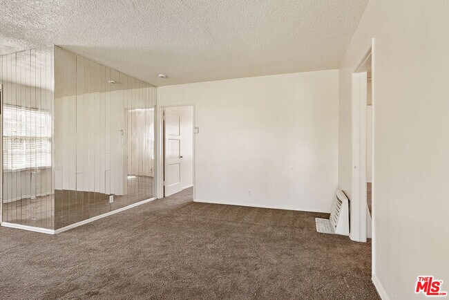 Foto del edificio - 1634 W 52nd St