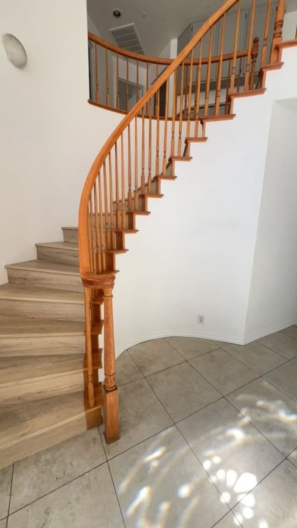 Building Photo - Welcome Home to This Spacious Fontana Rental!!