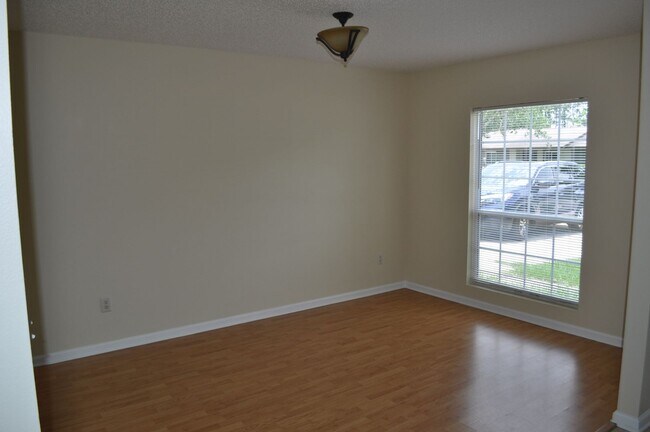 Foto del edificio - 4 Bedroom in Indian Trails!