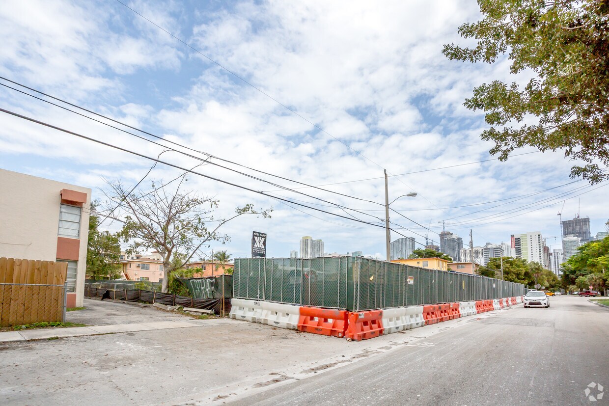 Building Photo - Eleven in the Roads