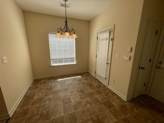 Building Photo - !SPACIOUS 4BDR 2.5BA CONDO IN ARLINGTON H ...