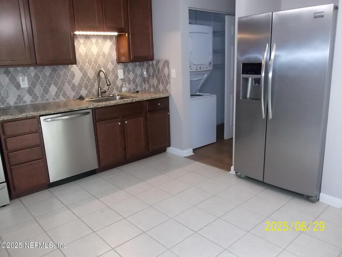 Primary Photo - 2300 Twelve Oaks Dr