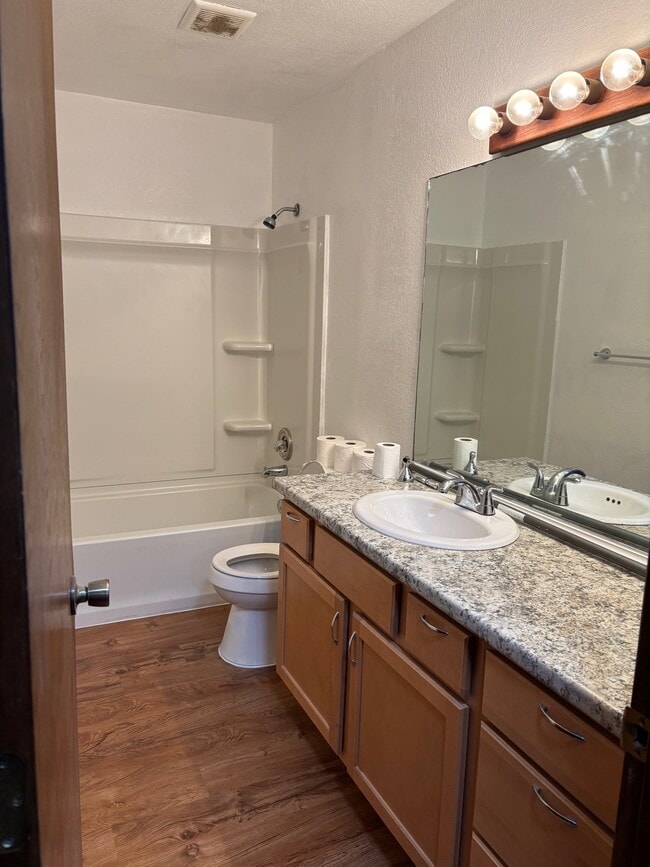 Building Photo - 1180 Golden Dawn Cir