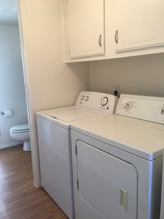 Building Photo - Home Sweet Home in Marianna Village - 2 bedroom and 1.5 bath