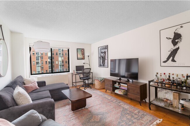 Photo - 300 Rector Pl Apartment