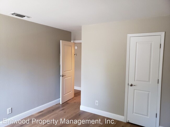 Building Photo - 2 br, 1 bath Room For Rent - 1395 Nord Avenue