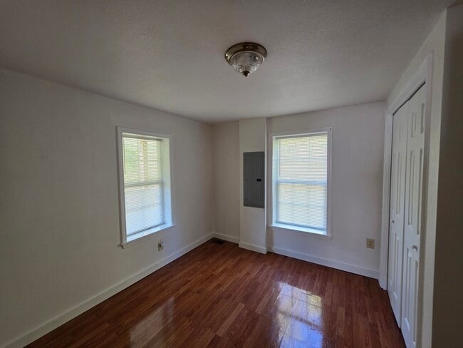 Foto del edificio - 1404 Cumberland Ave W
