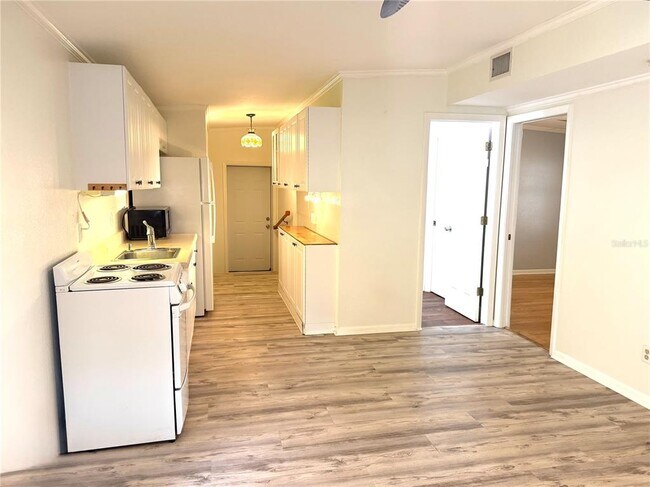 Foto del edificio - 516 Northmoor Ave N