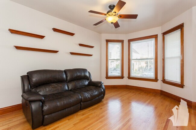 Foto del edificio - 3034 N Kedzie Ave